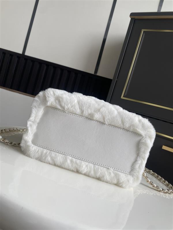 2026131205933760 700